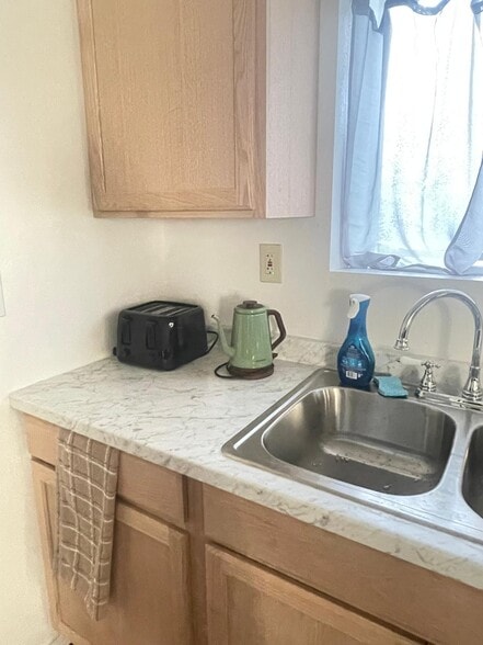 Building Photo - 7001 Sherwood Ave