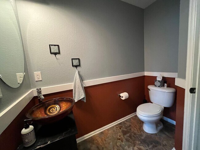 Building Photo - Fantastic Townhome in Loveland