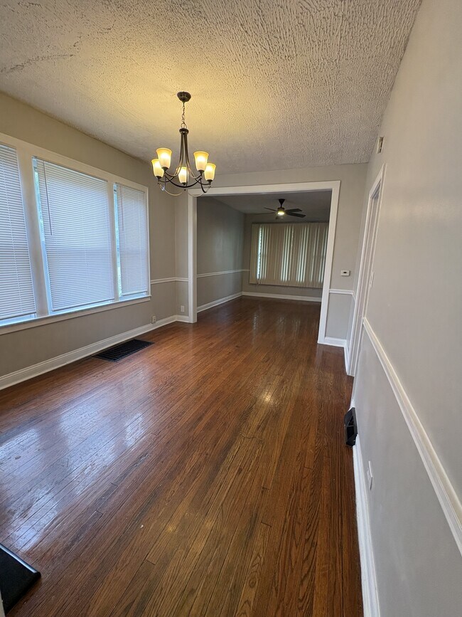 Building Photo - 9331 S Evans Ave