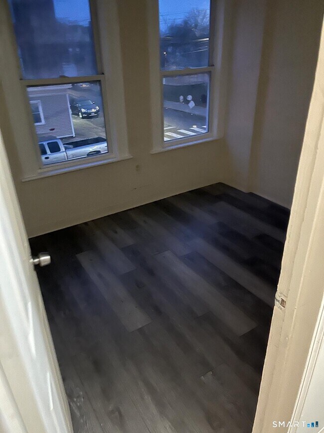 Building Photo - 800 Hallett St