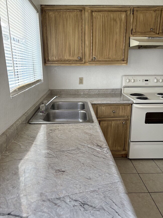 Building Photo - 433 Avenida Garza