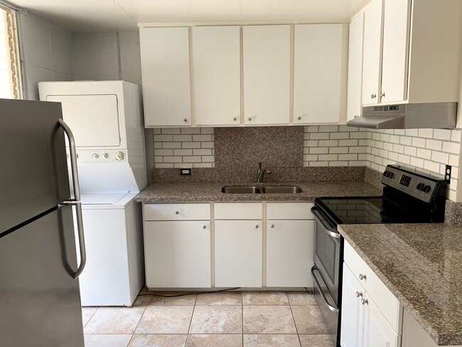 Building Photo - 2 Bedroom/1 Bath/1 parking Cathedral Point...