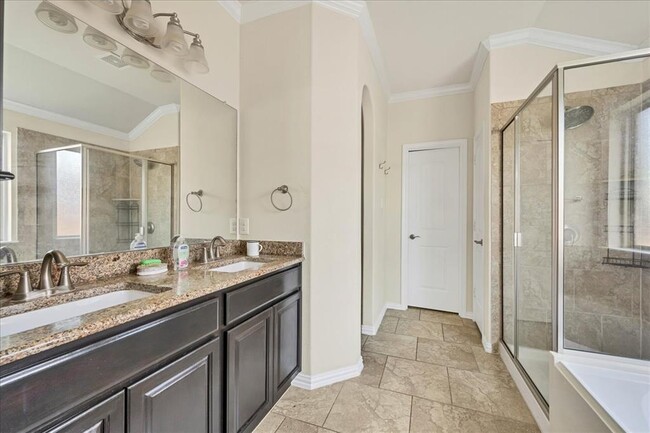 Building Photo - 300 Briar Park Dr