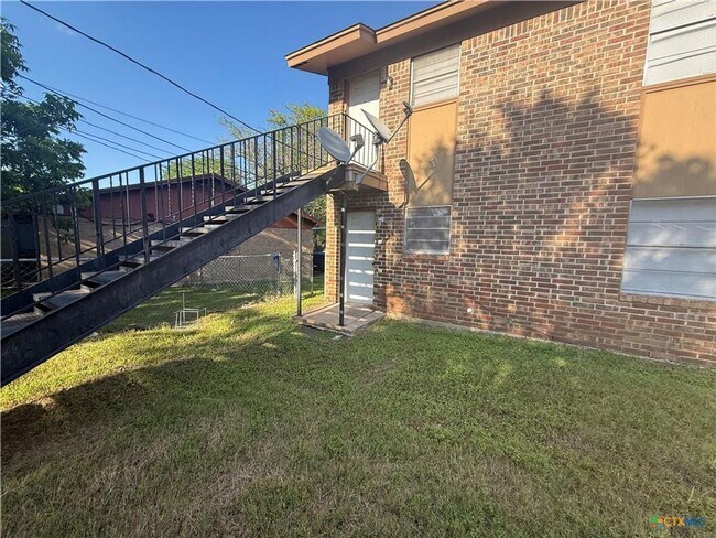 Building Photo - 601 Westview Cir