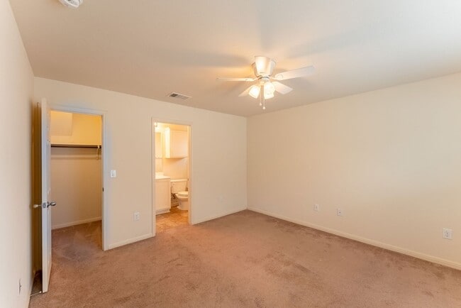 Building Photo - Stunning 3 bed - 2.5 bath Home in Pflugerville. Don't miss this beautiful home opportunity!