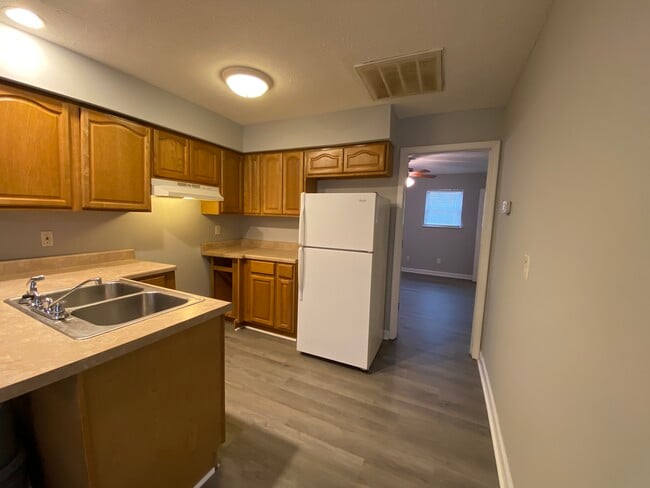 Building Photo - 1329 Kenilwood Way