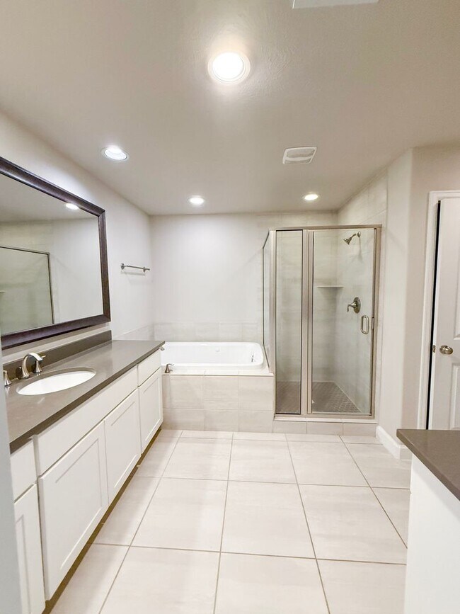 Building Photo - Come view this home located in the heart o...
