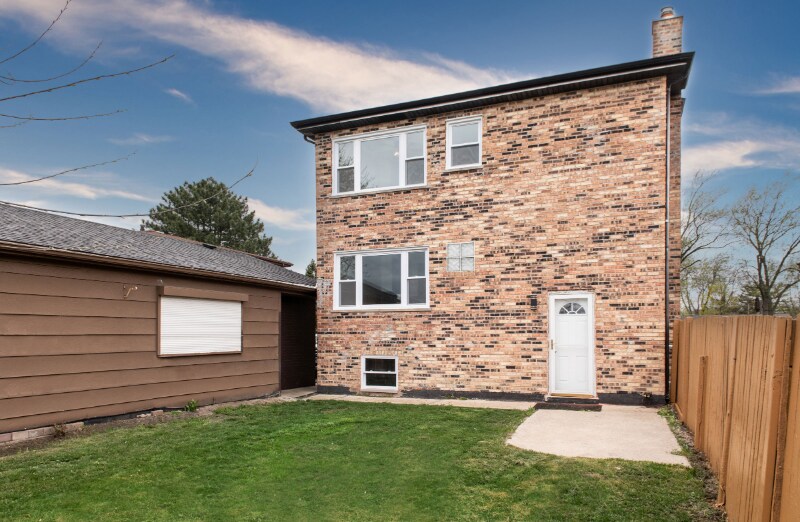 Building Photo - 8729 W 73rd Pl