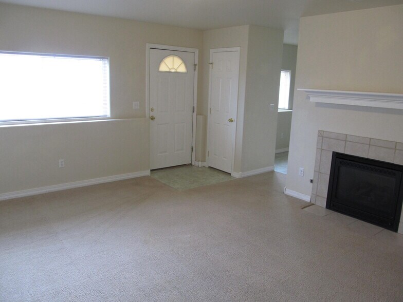 Building Photo - 4006 Cheyenne St #A