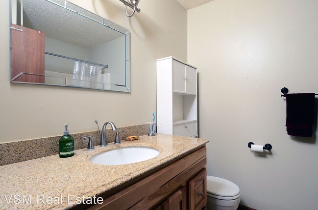 Building Photo - 7644 Wedgewood Ct N