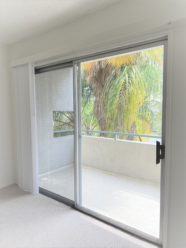 Building Photo - 801 S Lucerne Blvd