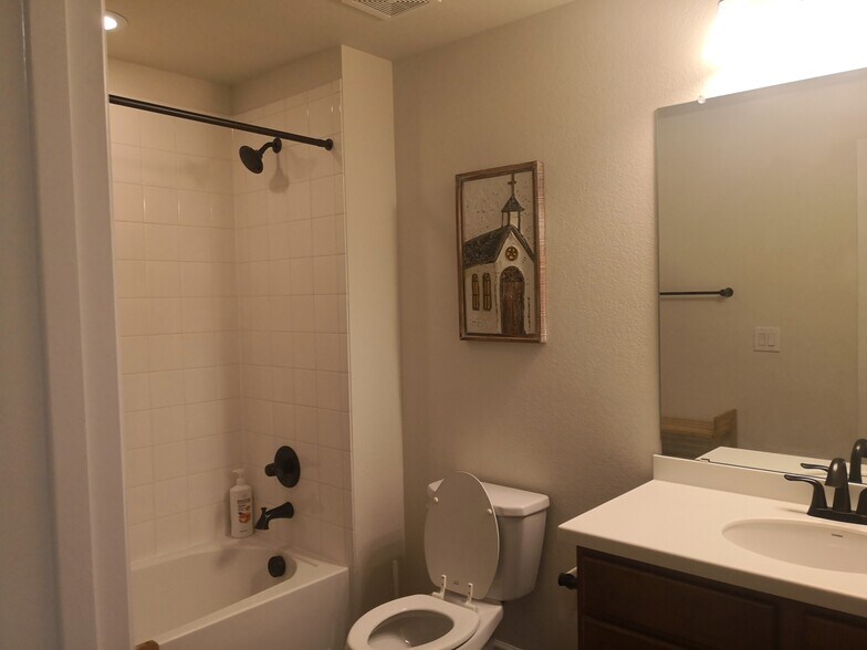 Building Photo - 12989 Ventana St