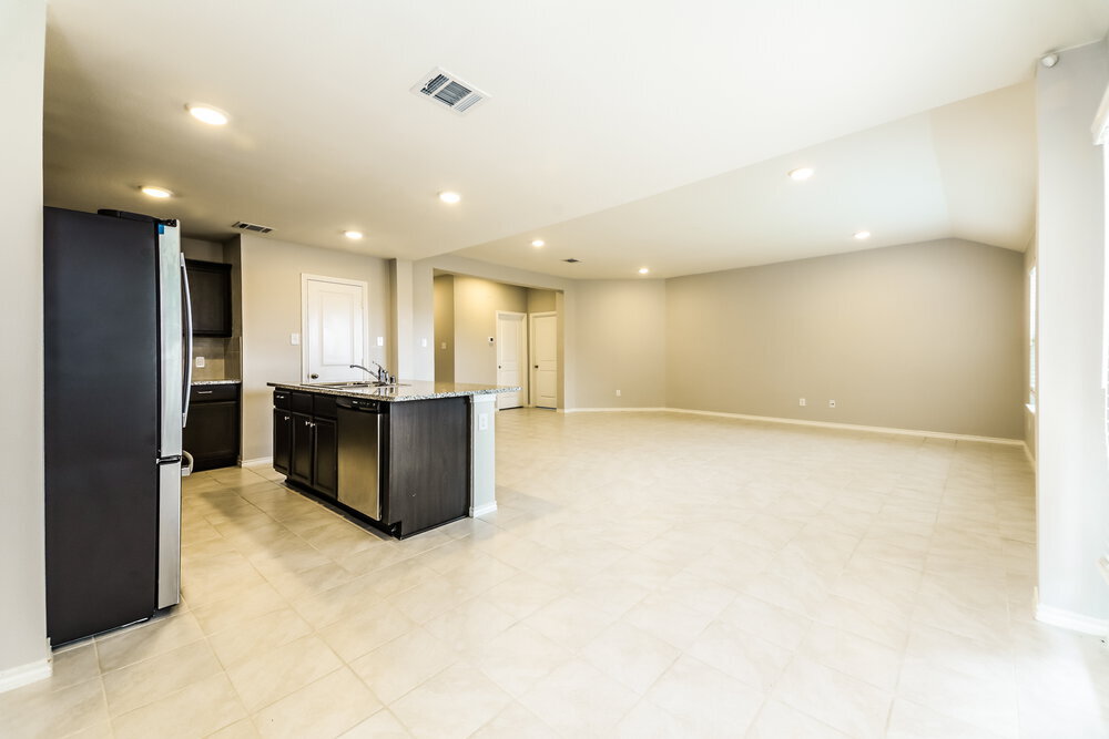 Building Photo - 710 Meadow Wood Ln