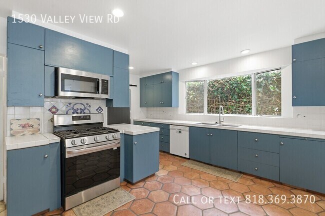 Building Photo - 1530 Valley View Rd
