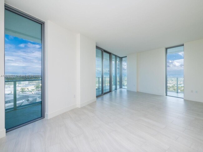 Building Photo - 2000 Metropica Wy