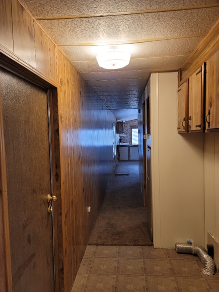 Building Photo - 413 Miller St