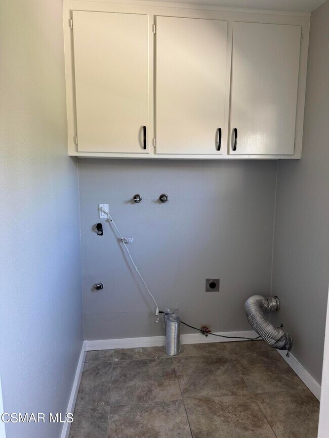 Building Photo - 3429 Henry Dr