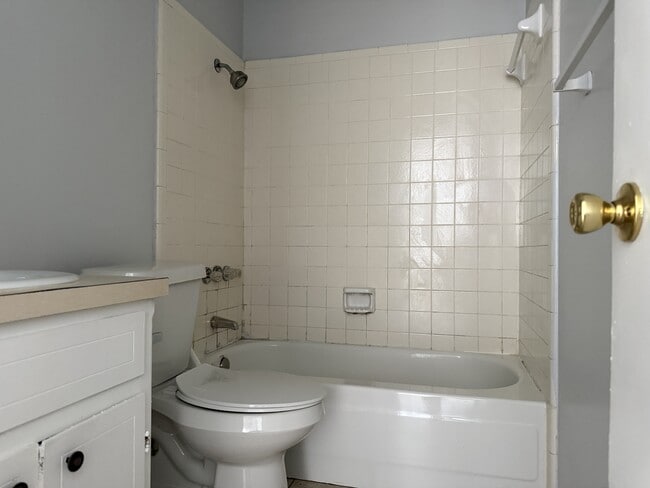 Building Photo - 2102 Spicewood Dr