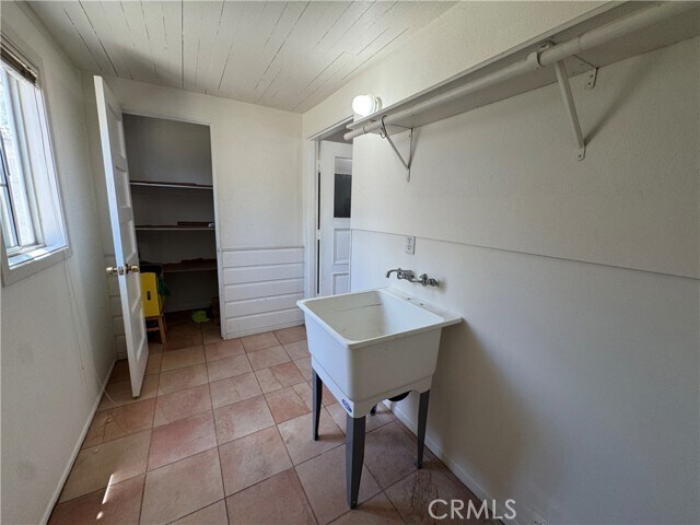 Building Photo - 758 W Longden Ave