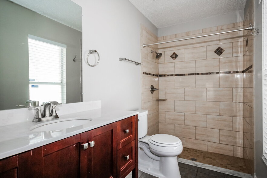 Building Photo - 4022 Fontana Pl