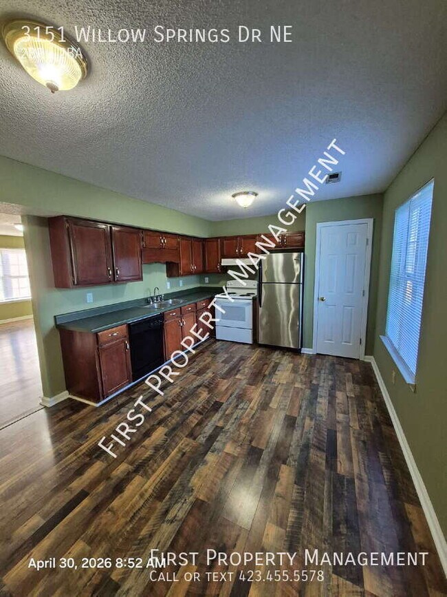 Building Photo - 3151 Willow Springs Dr NE