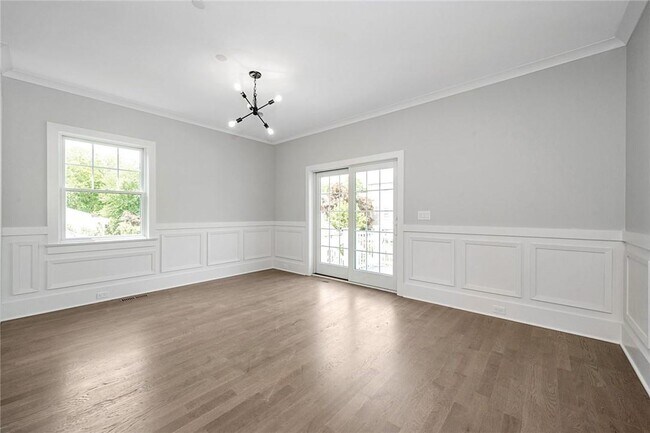 Building Photo - 10 Underhill Pl