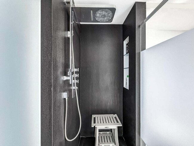 Building Photo - 2628 SE 10th St