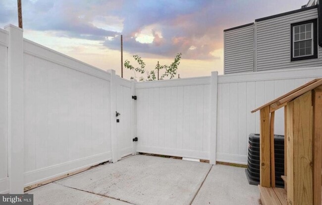 Building Photo - 2548 N Howard St