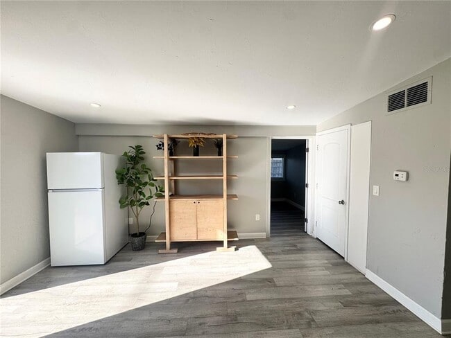 Building Photo - 3913 S Shade Ave