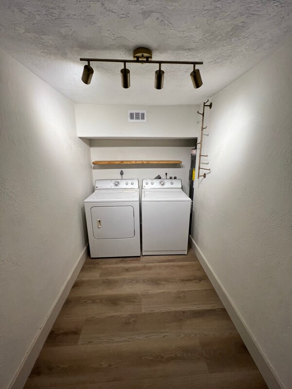 Building Photo - 5137 Dartmouth Ave N