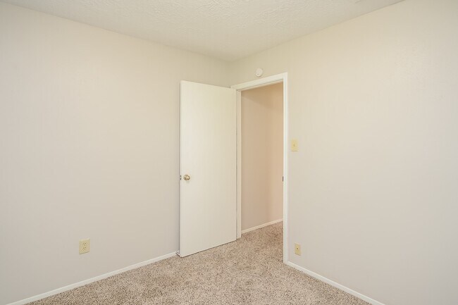 Building Photo - 2710 Village Ct