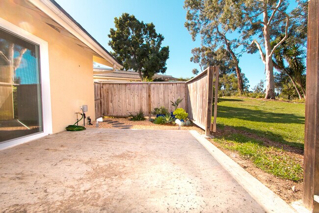 Building Photo - Elegantly Upgraded 2 Bed/1 Bath Condo in UTC with Private Patio/Washer & Dryer!