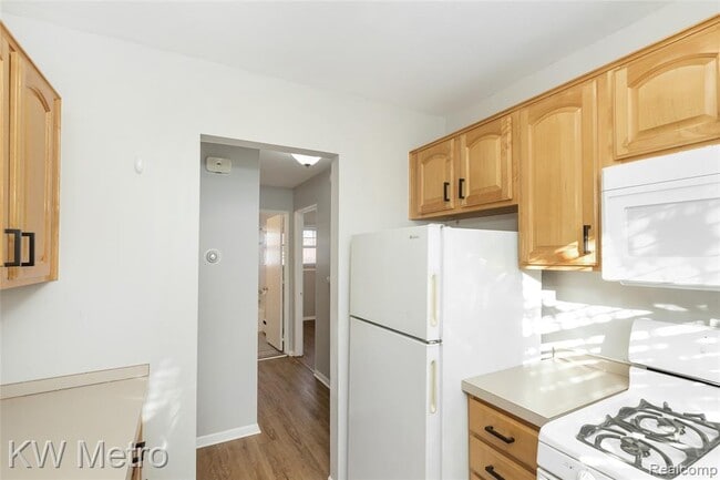 Building Photo - 2817 W 13 Mile Rd