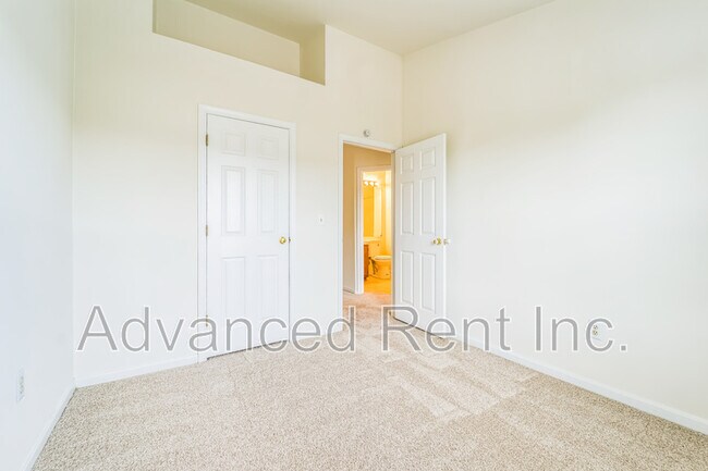 Building Photo - 8942 Quail Run Dr