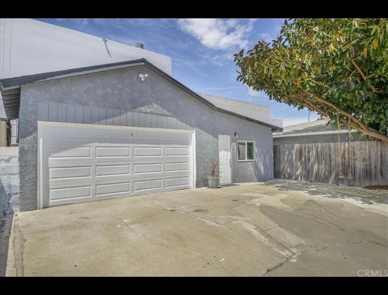 Building Photo - 4525 W 145th St