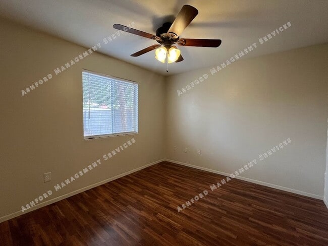 Building Photo - SPACIUS 3 BEDROOM 2 BATHROOM HOME IN GLENDALE FOR RENT