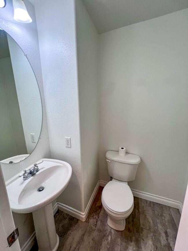 Building Photo - Beautiful 2 bedroom Condo located in Murrieta for LEASE