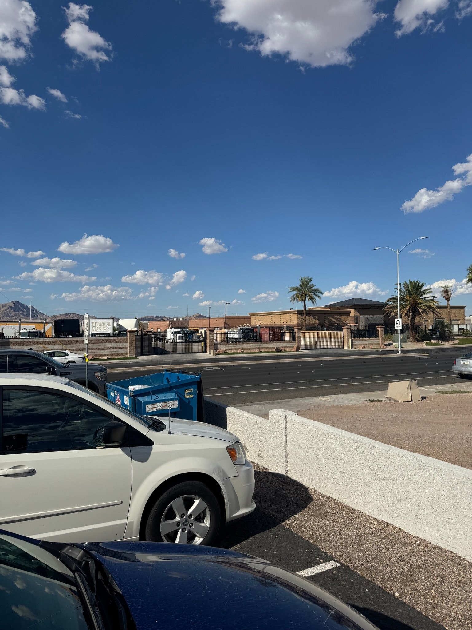 Building Photo - 432 E Sunset Rd