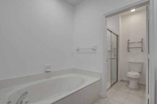 Building Photo - 479 Tequesta Dr