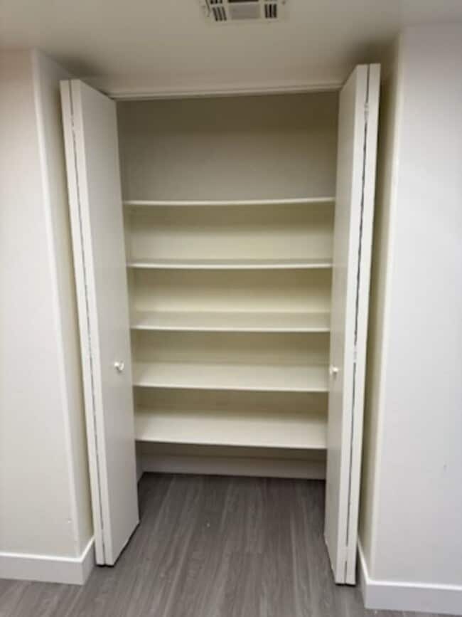 Building Photo - *NEW APPLIANCES*NEW FLOORING*LAKEVIEW CONDOS