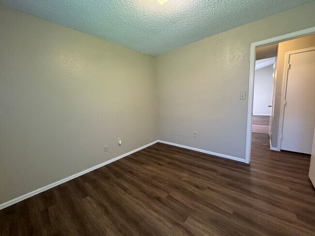 Building Photo - 125th East Ave. Duplex