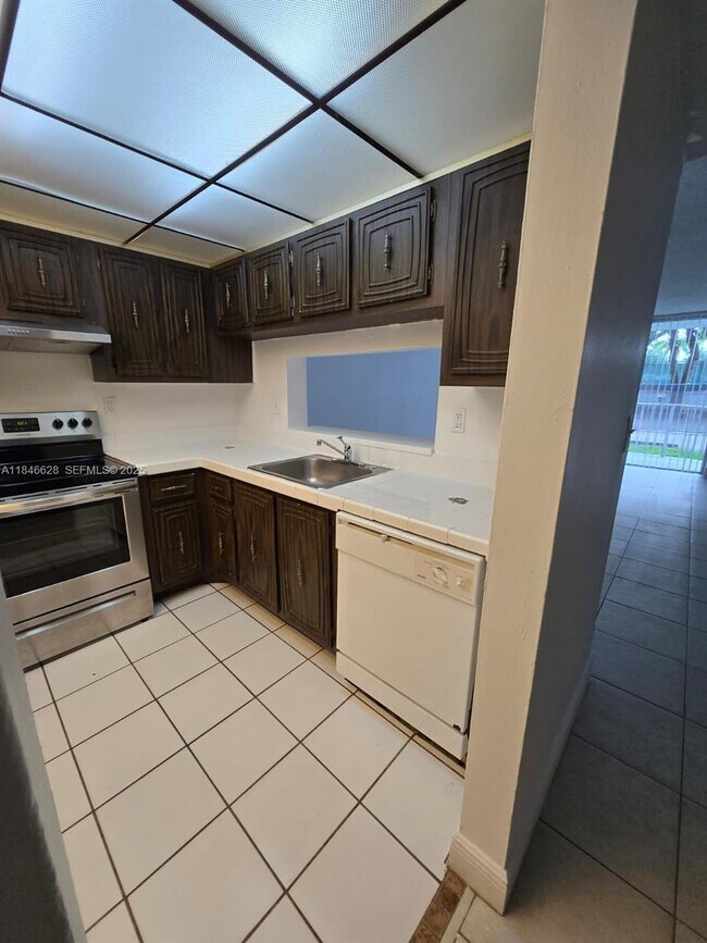 Building Photo - 482 NW 165th St