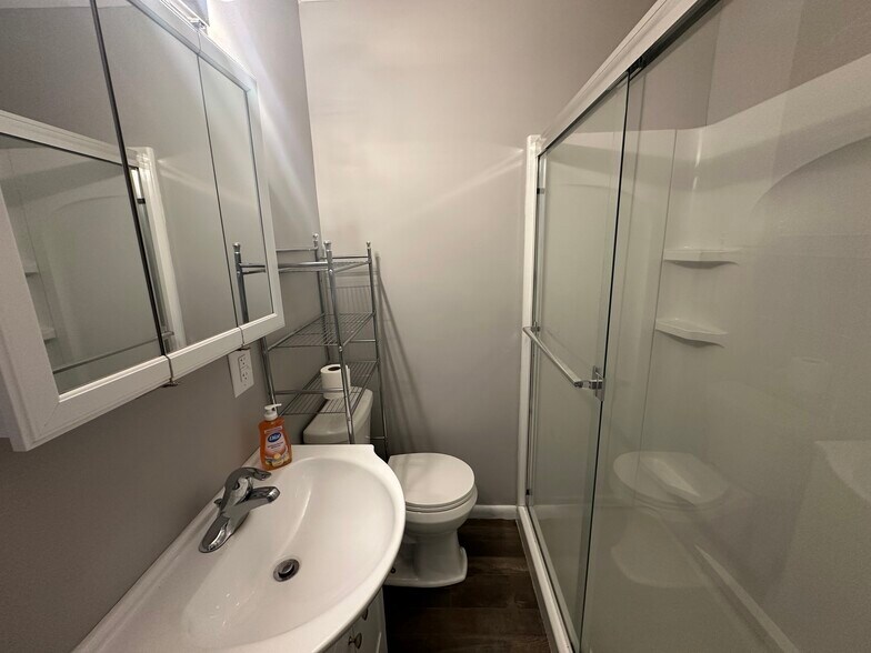 Building Photo - 368 Darbyshire Dr