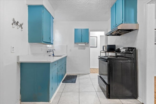 Building Photo - 1319 E 53rd St