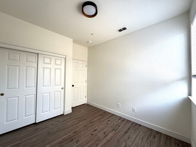 Building Photo - 5406 Martingale Ct