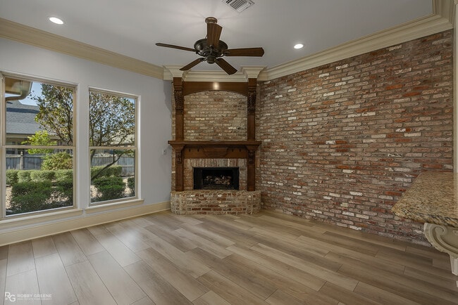 Building Photo - 322 Paris Pl