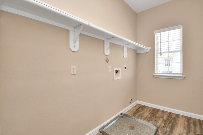 Building Photo - 2331 Bermuda Palms Dr