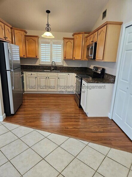 Building Photo - 17020 Golfside Cir