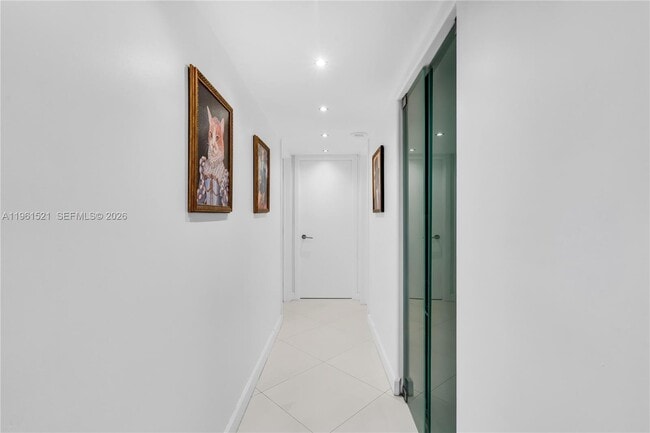 Building Photo - 1925 Brickell Ave