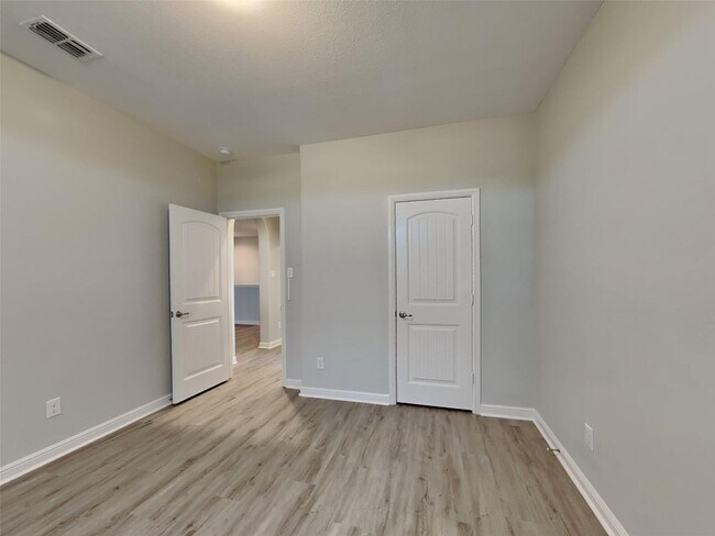 Building Photo - 5BR/4BA | Updated Single Family Home | 2-Car Garage | Gated backyard